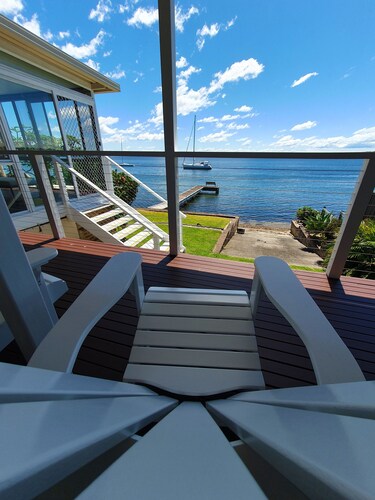 Kabine Waterfront Lakehouse in Sunshine
