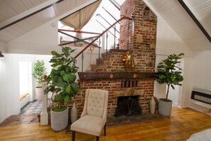 Interior - Dreamy Farmhouse in Studio City (Los Angeles)