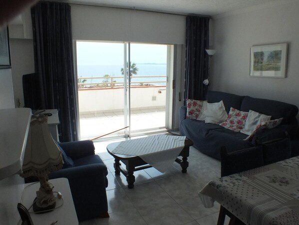 TV - Beachfront Apartment with Pool and Sea Views in Santa Margarita, Roses (Roses)