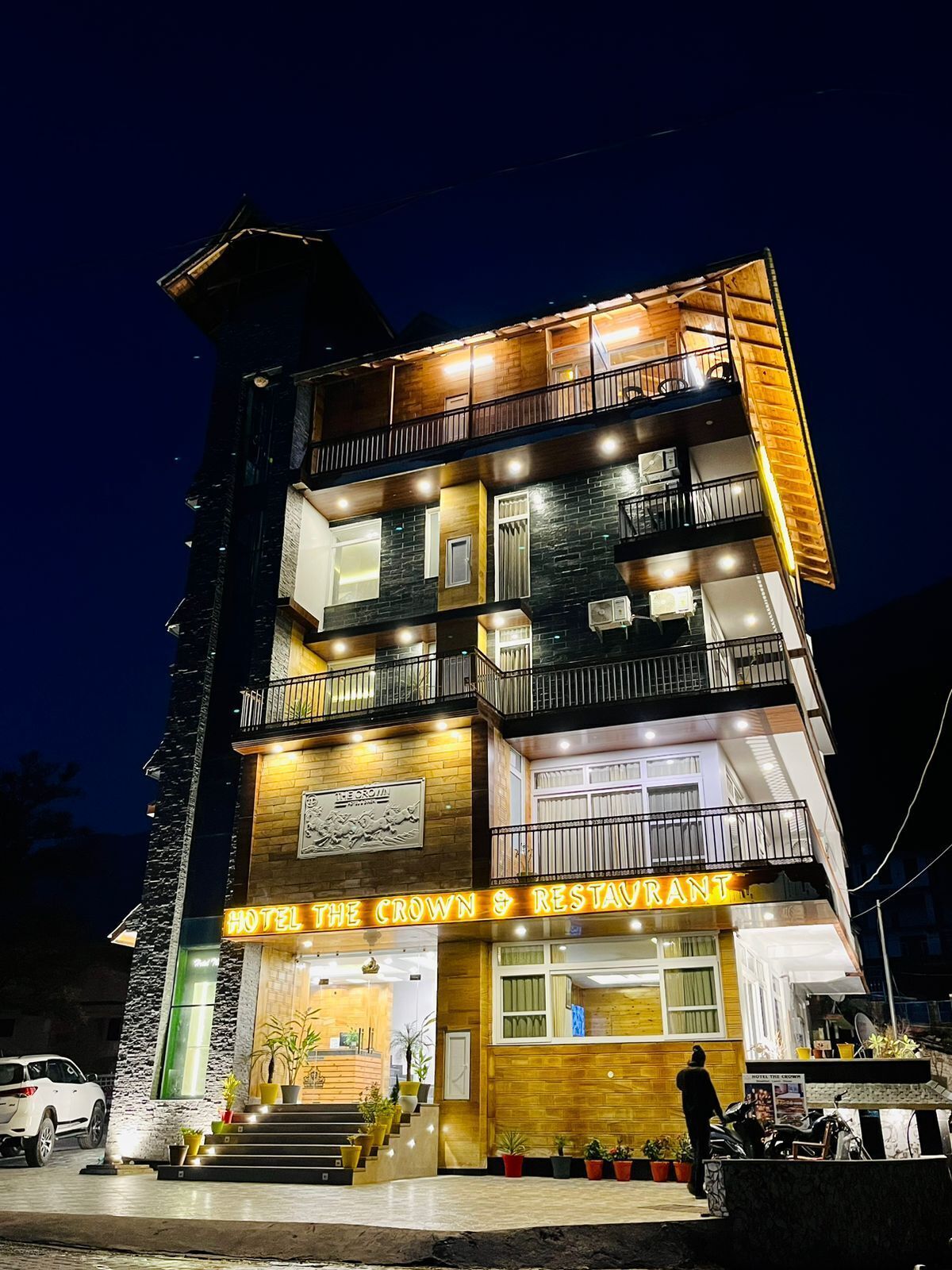 住宿正面 (夜晚)