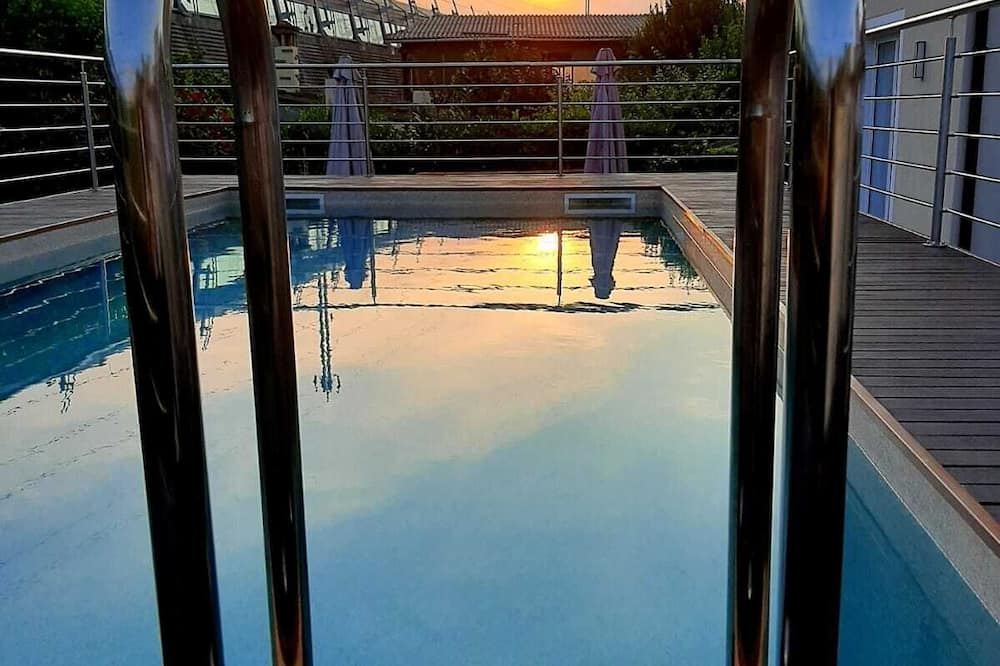PETIT HOTEL