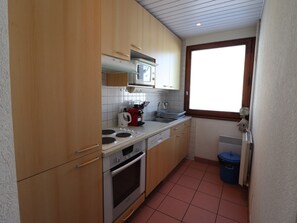 Fridge, microwave, oven, dishwasher - Bright apartment with ski-in/ski-out access and WIFI (Tignes)