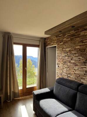 TV - 2 p. garden 40m2 south facing Les Terrasses resort center + covered parking (Montvalezan)