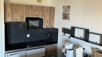 KylskÄp, mikrovÄgsugn, ugn och spishÀll