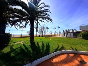 Property grounds - 1BR apt, optional AC, pool, garden - Roses (Roses)