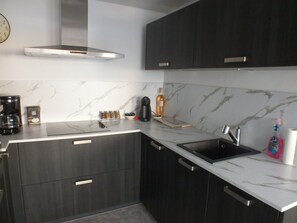 Fridge, microwave, coffee/tea maker - 1BR apt, optional AC, pool, garden - Roses (Roses)