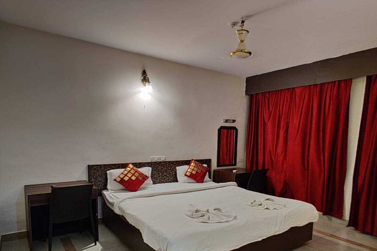 Chambre Double | Bureau, draps fournis