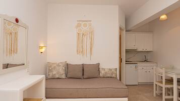 Comfort Triple Room | Living area