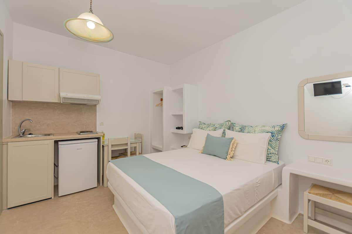 Superior Studio | Free WiFi, bed sheets