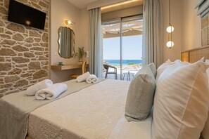 2 chambres, bureau, fer et planche Ă repasser, lit parapluie