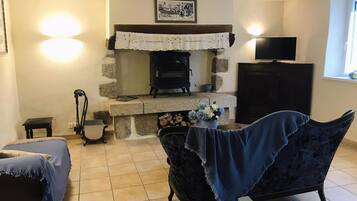 TV, fireplace, stereo