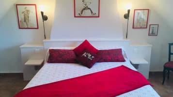 2 habitaciones, escritorio, tabla de planchar con plancha y wifi