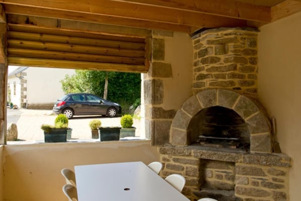 Outdoor dining - Character house for 4 people (Brennilis)
