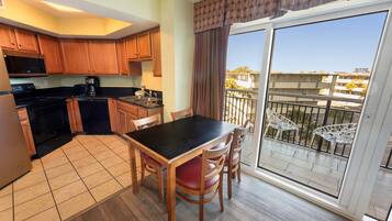 Fridge, microwave, dishwasher, coffee/tea maker