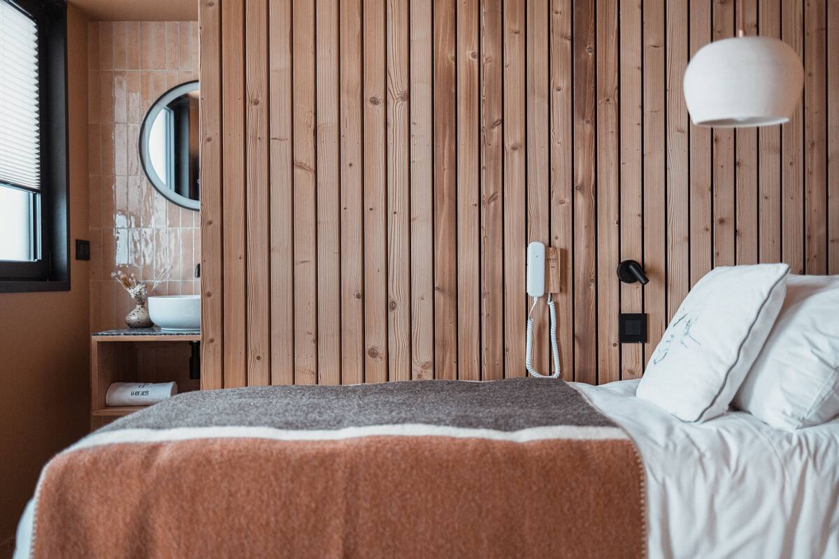 Premium Room | Premium bedding, down duvets, pillow-top beds, minibar