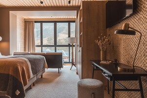 高档床上用品、羽绒被、加厚床垫、迷你吧