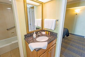 Combined shower/tub, hair dryer - Spectacular Ocean View, Swimming Pools, 4th Floor (Myrtle Beach)