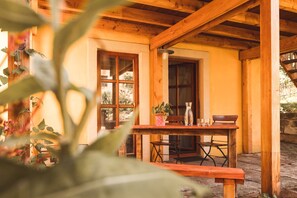 Outdoor dining - "Drei Mädel Hof" close to the center and yet rural (Dresden)