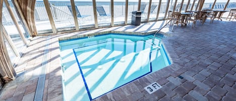 屋内プール、温水プール