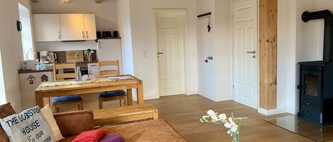 Télévision, cheminée, lecteur de DVD