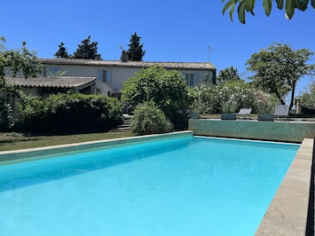 Piscine 1 12/4,5m chauffĂ©e et au sel dâavril Ă mi octobre.
Colline
