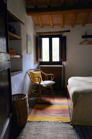 4 bedrooms, desk, iron/ironing board, travel crib - Restored Watermill with Rock Pool and Waterfall (San Giustino)