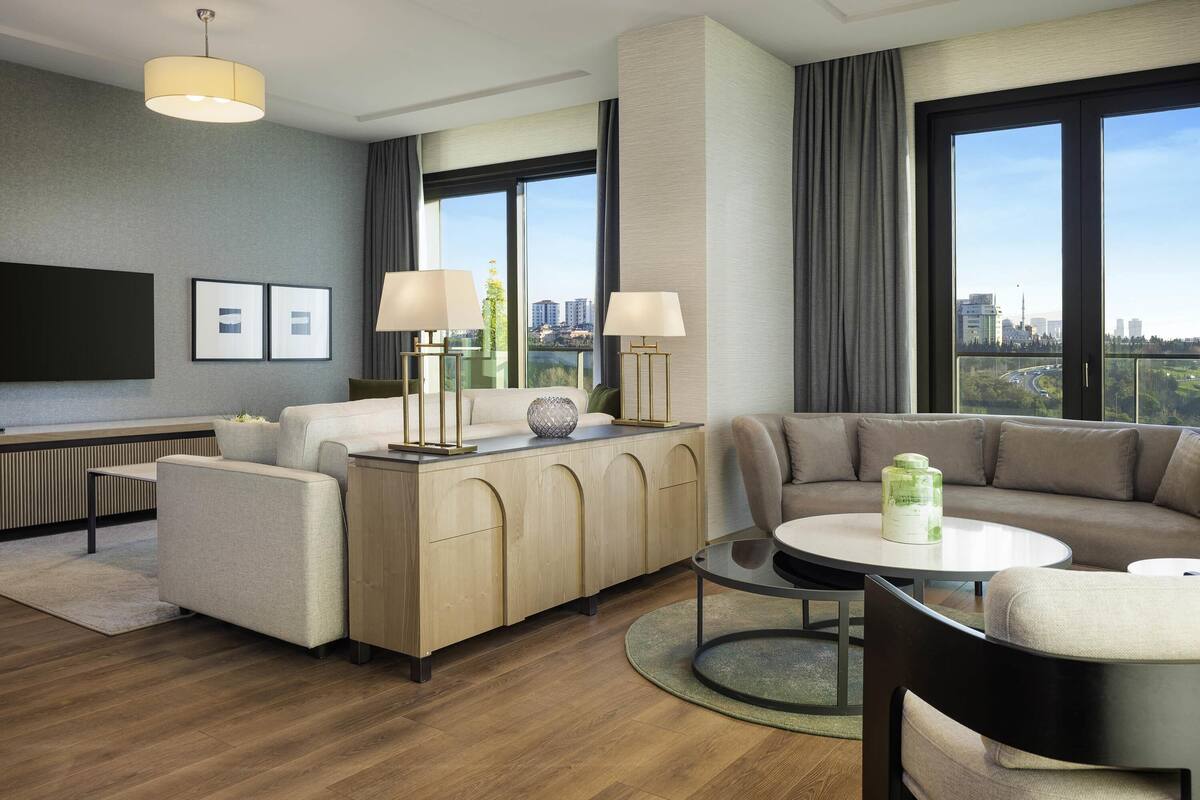Premium bedding, in-room safe, desk, blackout curtains