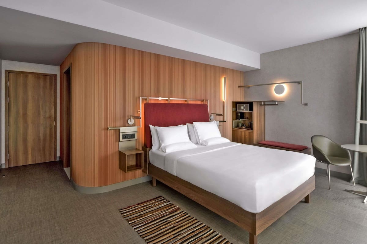 Minibar, coffres-forts dans les chambres, décoration personnalisée