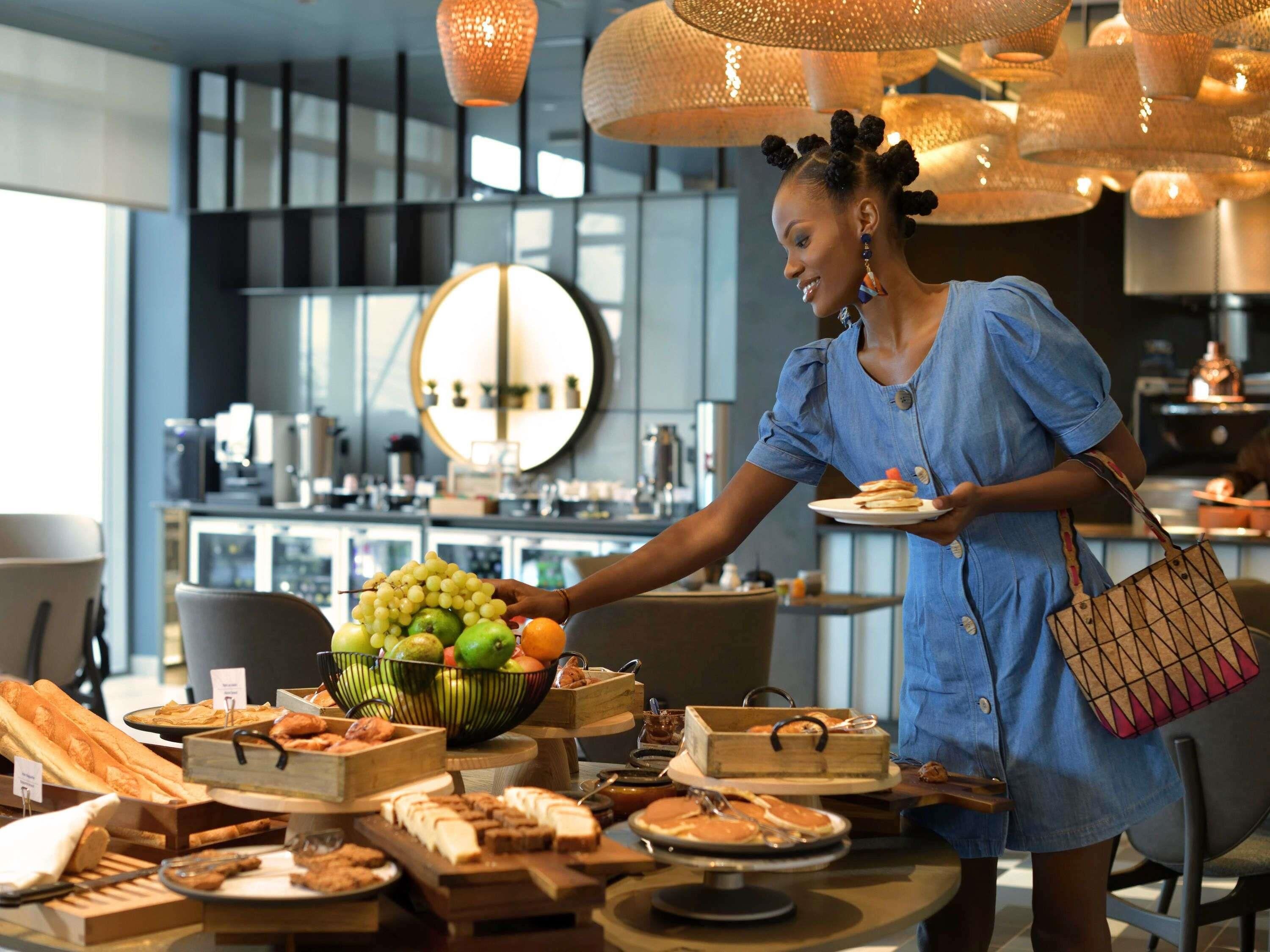 Daily buffet breakfast for a fee