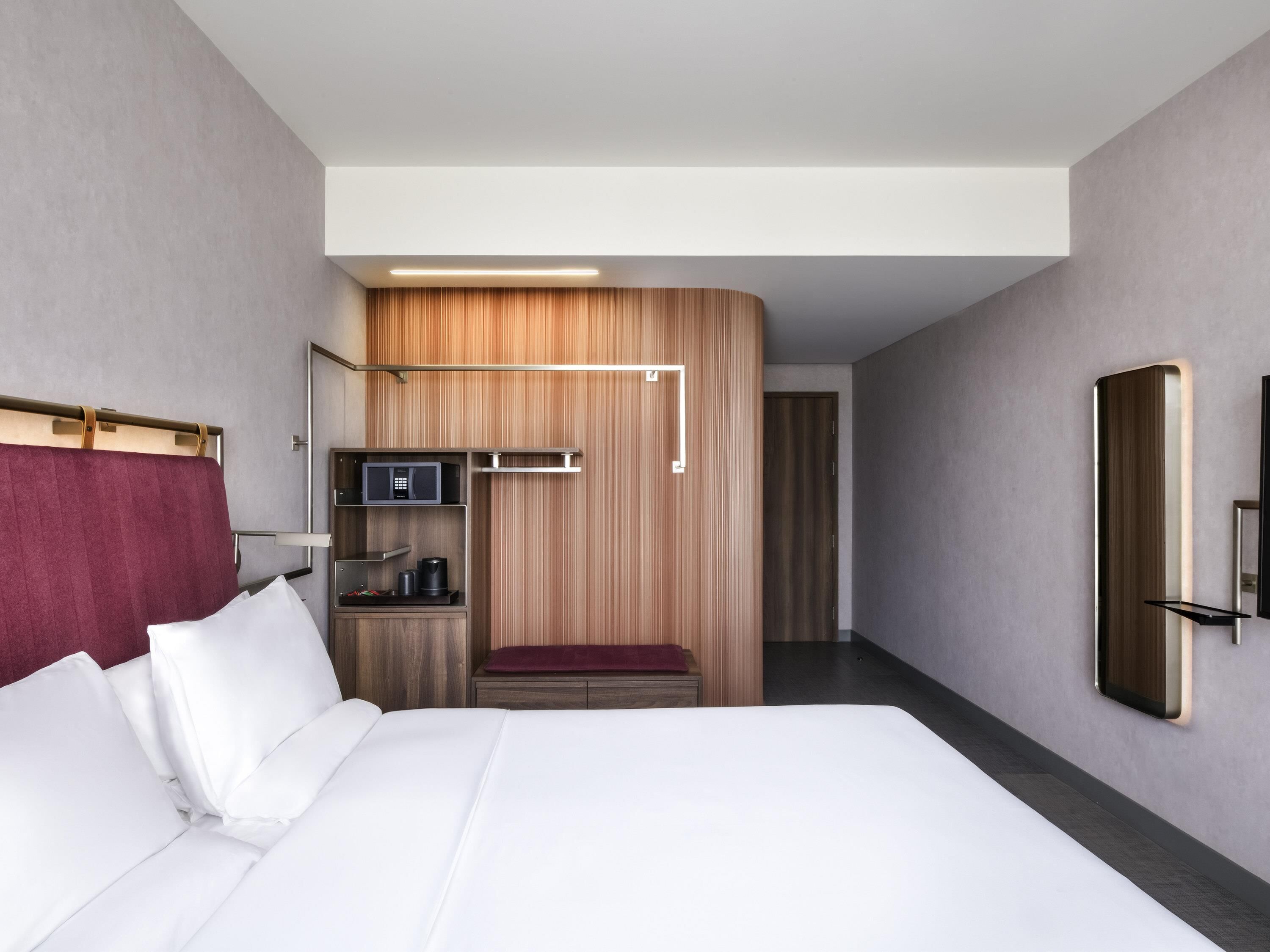 Minibar, két bảo mật tại phòng, trang trí khác biệt 