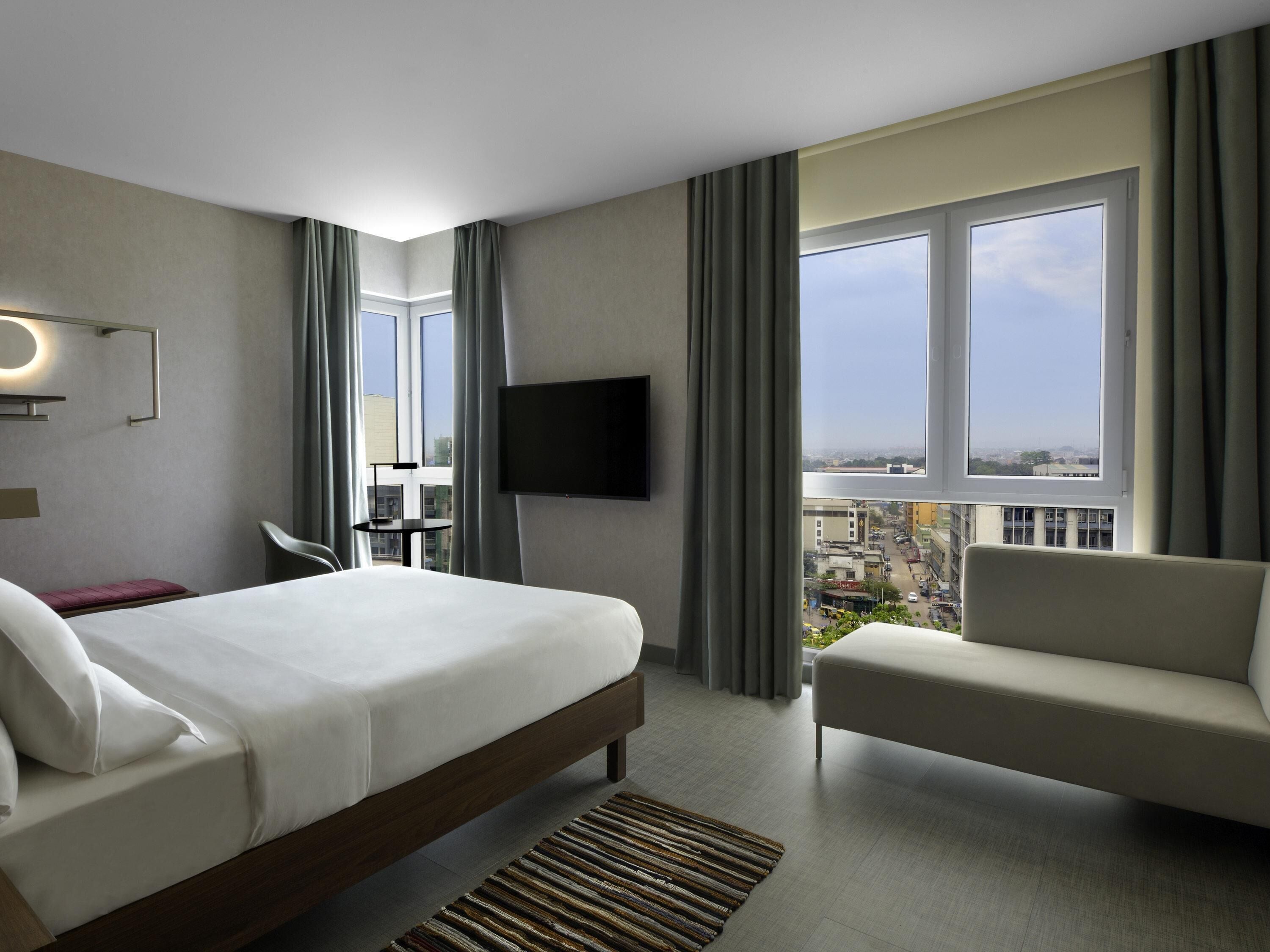 Executive Room, 1 Queen Bed with Sofa bed | Minibar, in-room safe, individually decorated, laptop workspace