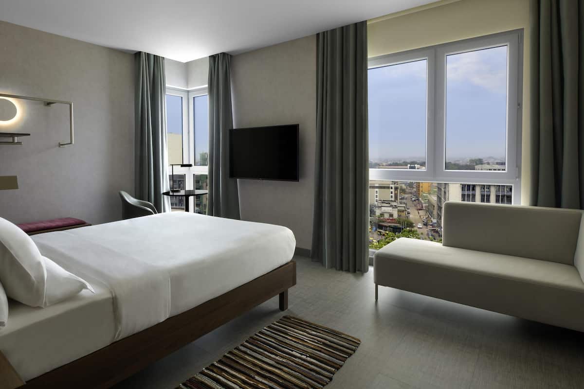 Executive Room, 1 Queen Bed with Sofa bed | Minibar, in-room safe, individually decorated, laptop workspace