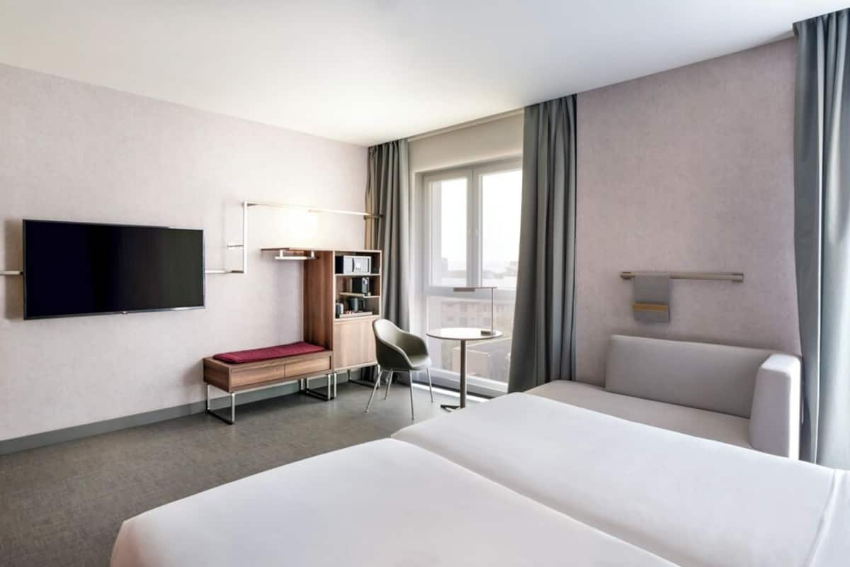 Habitación estándar, 2 camas individuales | Minibar, caja de seguridad en la habitación y decoración personalizada