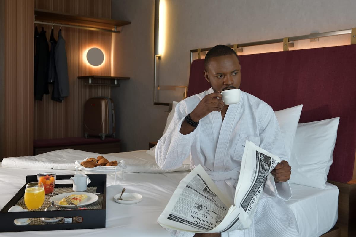 Minibar, coffres-forts dans les chambres, décoration personnalisée