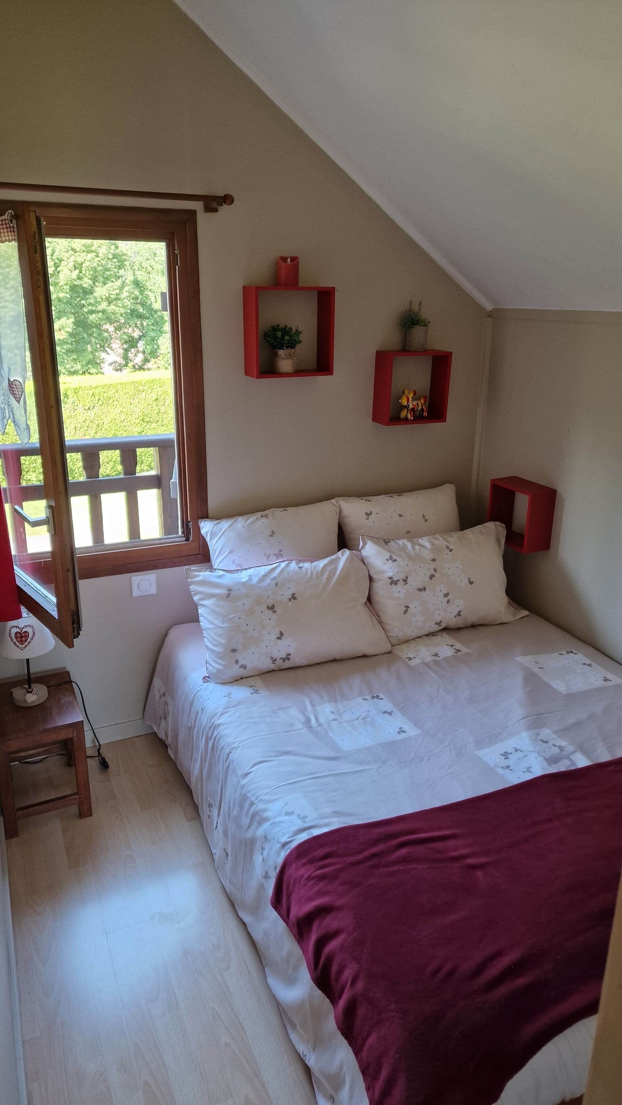 4 bedrooms, iron/ironing board, travel cot, free WiFi