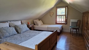 4 chambres, fer et planche à repasser, lit parapluie, Wi-Fi gratuit