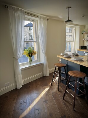 Interior - Period apartment, great views, in heart of historic town. (Bradford-on-Avon)