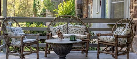 Relax on the deck with a round table and four comfortable chairs, surrounded by a beautiful view.
