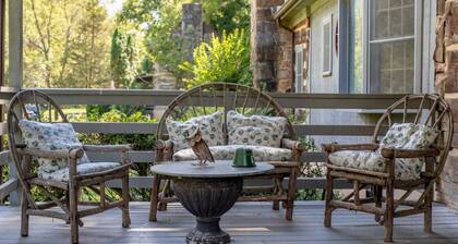 Riverfront Cabin! Farm, Fireplaces, Trail & Kayaks