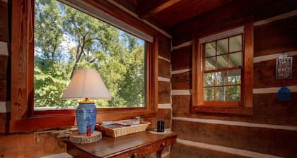 Riverfront Cabin! Fireplaces, Farm, Trail & Kayaks