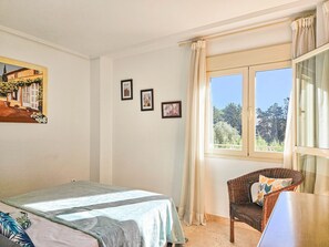 3 bedrooms, iron/ironing board, travel cot, free WiFi