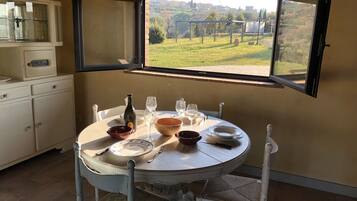 Vila Klasik | Area keluarga | Televisi layar datar 30-inci dengan saluran TV kabel dan TV