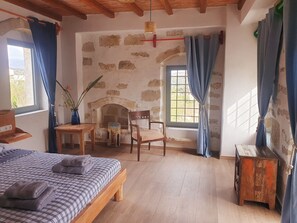 2 bedrooms, iron/ironing board, travel cot, free WiFi