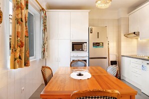 Dining - Apartment 'Bela Sao Tiago 36' with Sea View, Balcony and Wi-Fi (Funchal)