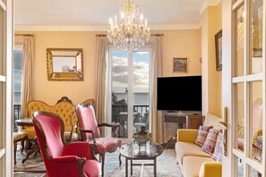 TV - Apartment 'Bela Sao Tiago 36' with Sea View, Balcony and Wi-Fi (Funchal)