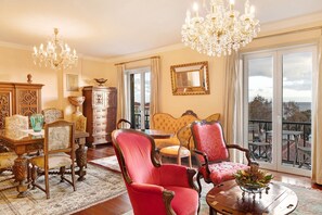 TV - Apartment 'Bela Sao Tiago 36' with Sea View, Balcony and Wi-Fi (Funchal)