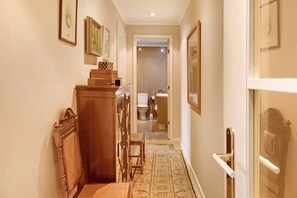 Shower, hair dryer, towels - Apartment 'Bela Sao Tiago 36' with Sea View, Balcony and Wi-Fi (Funchal)