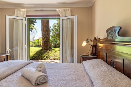 1 bedroom, iron/ironing board, free WiFi, bed sheets. Apartment "Villa Echium T1" with one bedroom and shared garden