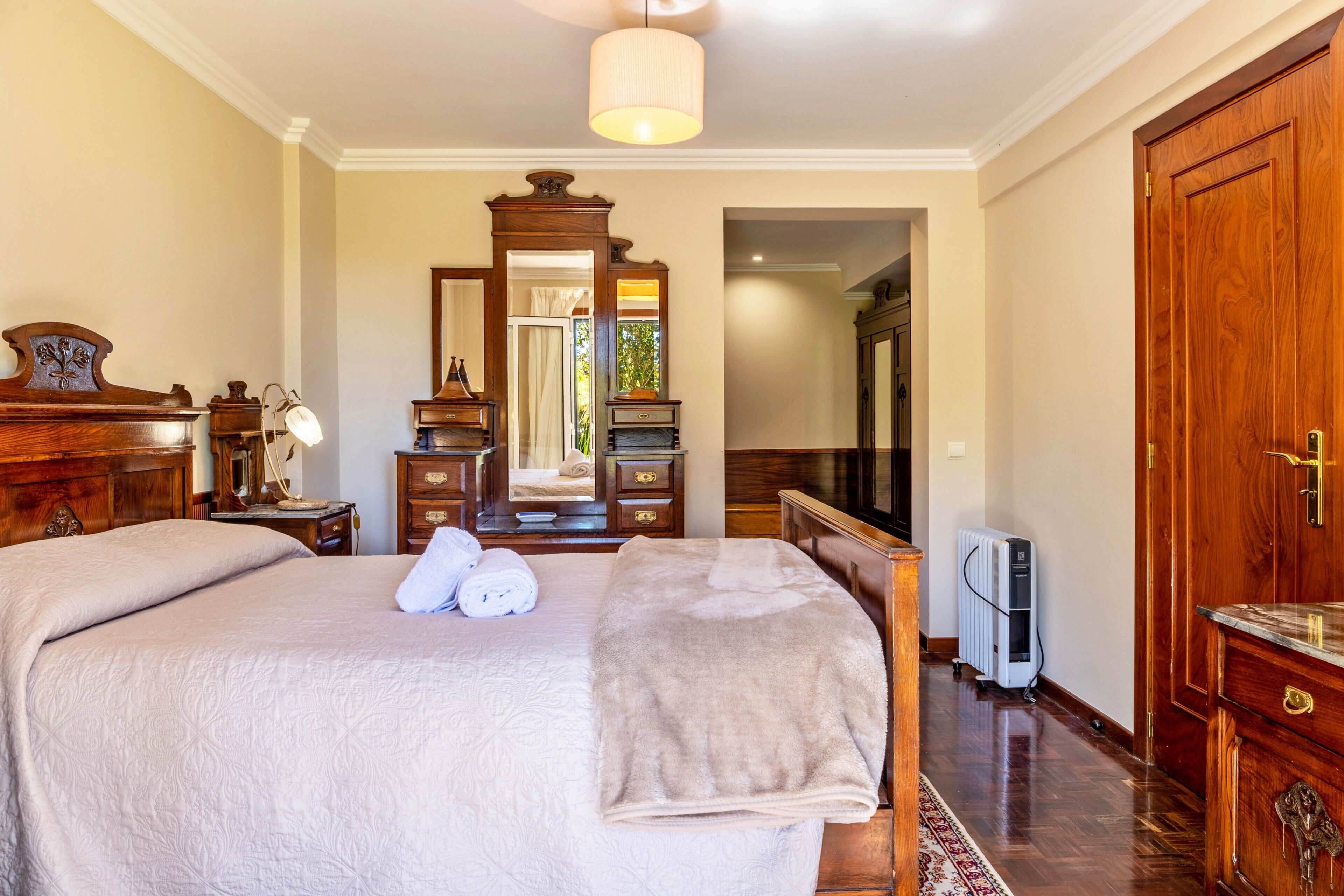 1 slaapkamer, een strijkplank/strijkijzer, gratis wifi, beddengoed