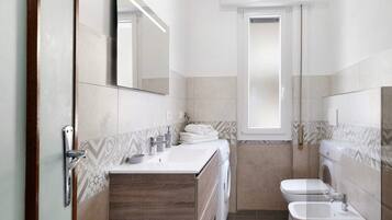 Doccia, asciugacapelli, asciugamani